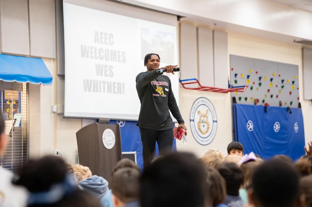 Wes Speaking